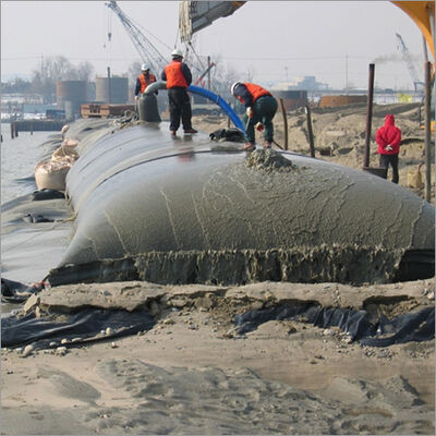 建設現場排水用大量汚泥ジオテキスタイル脱水管