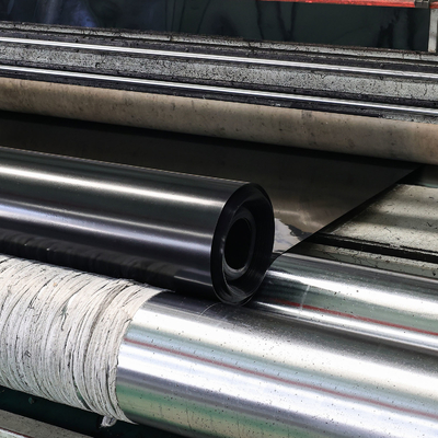 滑らかな 1mm Hdpe ラインナー 断裂時の長さ ≥700% カーボンブラック 含有量 2,0-3,0% 廃棄物収納用