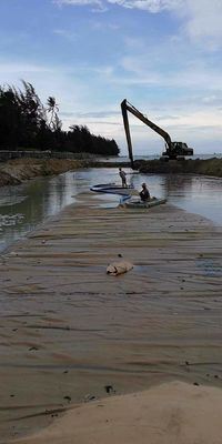 砂充填締切堤防の埋め立ておよび土地造成用、周囲12.6mの脱水バッグ