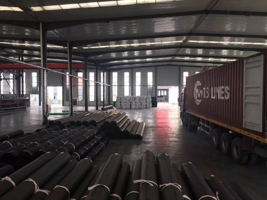 張力強度 ≥15MPa 酸素インデックス ≥30% HDPE 地膜ラインナー 耐久性のある防水ソリューション