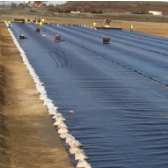 農業および産業用途における耐久性のある漏れ防止バリア用の耐穿刺性 HDPE ジオメンブレン ライナー