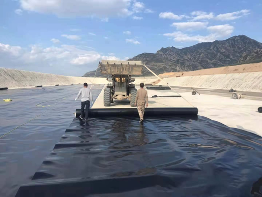 人工湖の建設のための UV によって保護された黒い HDPE ジオメンブレン ライナー