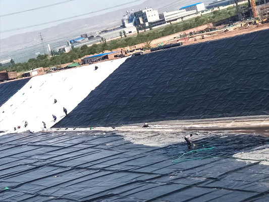 人工湖の建設のための UV によって保護された黒い HDPE ジオメンブレン ライナー