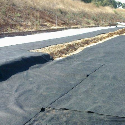 果樹園および庭の小道のための黒い非編まれたジオテキスタイルの雑草障壁の生地