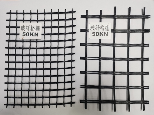 編むことはガラス繊維のジオグリッドの路床を覆って黒い二軸を増強する