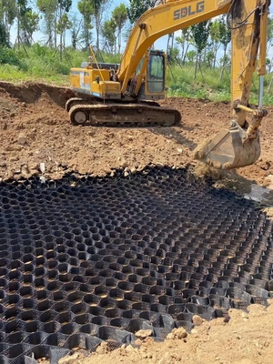 織られ、打ち抜かれる道路工事のための格子HDPE Geocellに砂利を敷きなさい