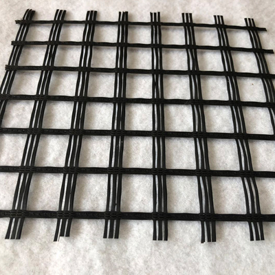 ビアキシアルウォープガラス繊維ジオグリッドロール 長さ50m-100m メッシュサイズ 25mm X 25mm 土の分離と強化のために
