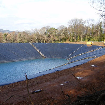 酸素指数≥30パーセント HDPE ジオメンブレン 黒 白 青 緑 灰色 赤 黄色 耐久性 フレキシブル 防水ライナー材料